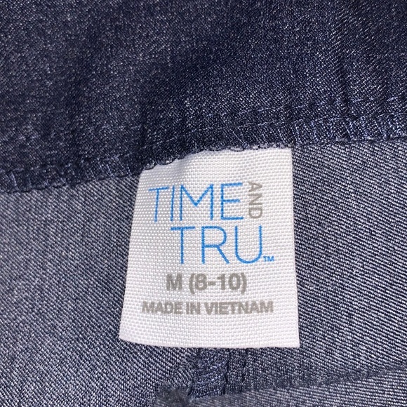 Time and Tru capris, dark shimmering blue, size medium, 8 to 10 - Picture 3 of 11
